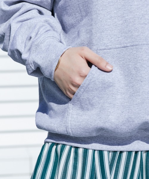 GILDAN(ギルダン)の「GILDANギルダン 裏起毛 スーパービッグシルエットドロップショルダーフードパーカー(パーカー・レディース・ホワイト/チャコールグレー/ブラック/ネイビー/ブラウン/グレー/ゴールド/サンドベージュ/グリーン系その他/マルーン・S/M/L/XL)」の12枚目の写真