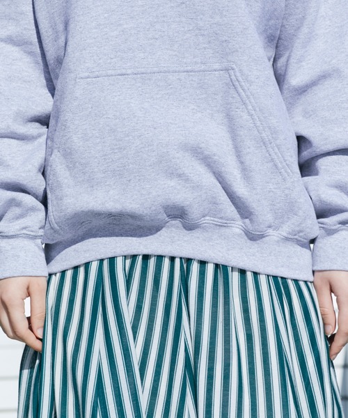 GILDAN(ギルダン)の「GILDANギルダン 裏起毛 スーパービッグシルエットドロップショルダーフードパーカー(パーカー・レディース・ホワイト/チャコールグレー/ブラック/ネイビー/ブラウン/グレー/ゴールド/サンドベージュ/グリーン系その他/マルーン・S/M/L/XL)」の13枚目の写真