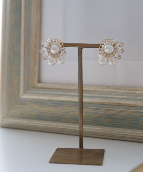 Cupid Heart（キューピッドハート）の「【Cupid Heart】結婚式イヤリング ガーデニアイヤリング（イヤリング・レディース・ベージュ・MEDIUM）」の4枚目の写真