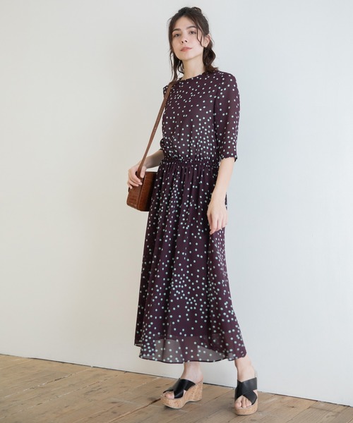 Munich(ミューニック)の「ポルカドットジョーゼットロングワンピース(ワンピース・レディース・ライトベージュ/ダークパープル/ブラック・FREE)」の4枚目の写真