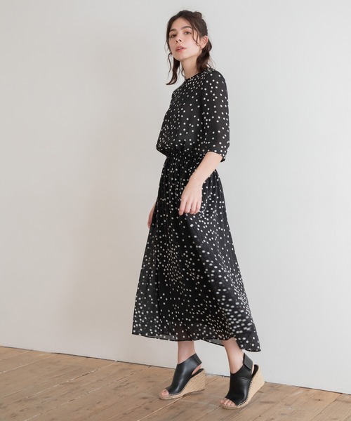 Munich(ミューニック)の「ポルカドットジョーゼットロングワンピース(ワンピース・レディース・ライトベージュ/ダークパープル/ブラック・FREE)」の15枚目の写真