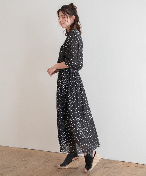 Munich(ミューニック)の「ポルカドットジョーゼットロングワンピース(ワンピース・レディース・ライトベージュ/ダークパープル/ブラック・FREE)」の16枚目の写真