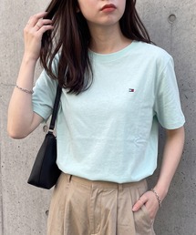 TOMMY HILFIGER（トミーヒルフィガー）の「何枚あっても重宝する！ペアコーデにもピッタリ！大きめのサイジング【TOMMY HILFIGER】CORE FLAG CREW NECK TEE 09T3139 ワンポイント刺繍TEEシャツ ベーシッククルーネック半袖Tシャツ ビッグシルエット（Tシャツ/カットソー）」