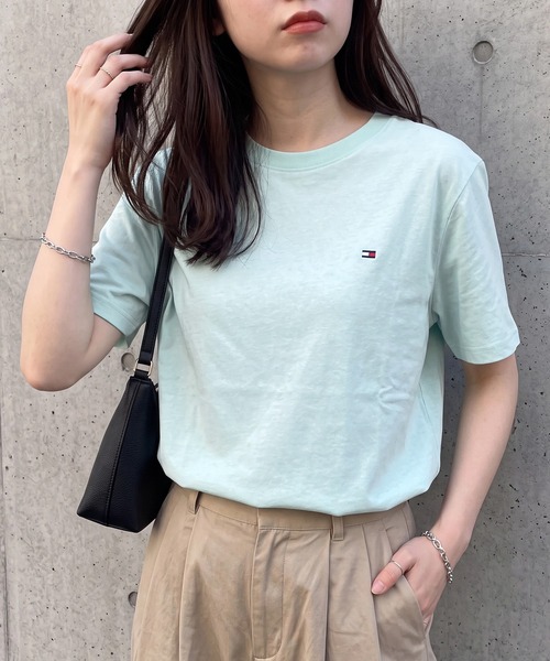 TOMMY HILFIGER(トミーヒルフィガー)の「何枚あっても重宝する!ペアコーデにもピッタリ!大きめのサイジング【TOMMY HILFIGER】CORE FLAG CREW NECK TEE 09T3139 ワンポイント刺繍TEEシャツ ベーシッククルーネック半袖Tシャツ ビッグシルエット(Tシャツ/カットソー・レディース・ホワイト/ブラック/ネイビー/グレー/グリーン/レッド/ブルー/ピンク/バーガンディー/レッド系その他/イエロー/ブルー系その他2/ピンク系その他/カーキ/ブラウン・S/M/L/XL/XXL)」の8枚目の写真