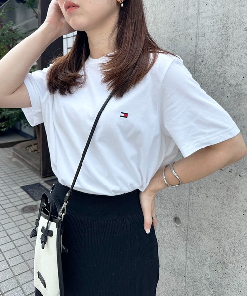 TOMMY HILFIGER CORE FLAG CREW NECK TEE 09T3139 белая футболка‑с‑вышивкой, большой‑размер