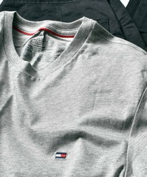TOMMY HILFIGER（トミーヒルフィガー）の「何枚あっても重宝する！ペアコーデにもピッタリ！少し大きめのサイジング【TOMMY HILFIGER】CORE FLAG CREW NECK TEE 09T3139 ワンポイント刺繍TEEシャツ ベーシッククルーネック半袖Tシャツ ビッグシルエット（Tシャツ/カットソー）」