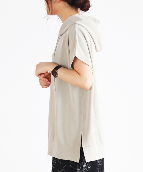 Ambre Neige(アンブルネージュ)の「フレンチスリーブパーカー/パウダリーパーカー/【WEB/EC限定商品】(パーカー・レディース・カーキ/サックスブルー/オフホワイト・FREE)」の4枚目の写真