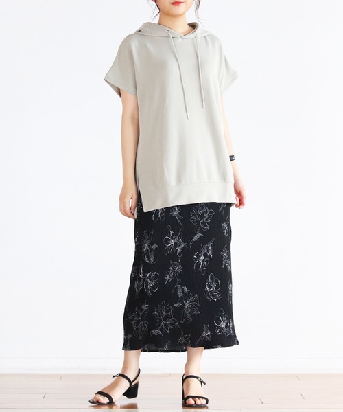 Ambre Neige(アンブルネージュ)の「フレンチスリーブパーカー/パウダリーパーカー/【WEB/EC限定商品】(パーカー・レディース・カーキ/サックスブルー/オフホワイト・FREE)」の6枚目の写真