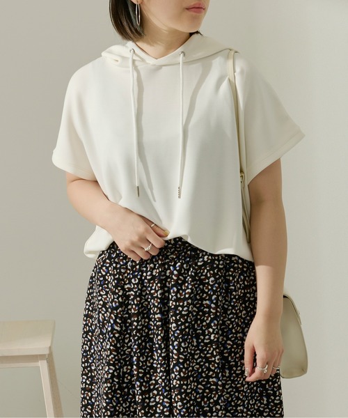 Ambre Neige(アンブルネージュ)の「フレンチスリーブパーカー/パウダリーパーカー/【WEB/EC限定商品】(パーカー・レディース・カーキ/サックスブルー/オフホワイト・FREE)」の18枚目の写真