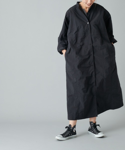 PUAL CE CIN(ピュアルセシン)の「スタンドカラー前開きワンピース(ワンピース・レディース・ブラック/ベージュ/キャメル・FREE)」の1枚目の写真