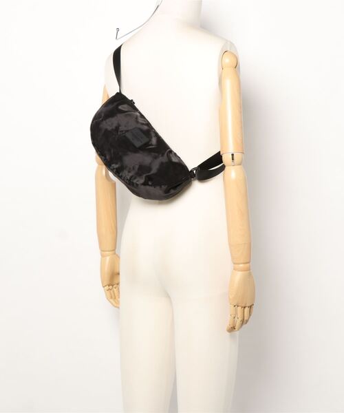 ACCOMMODE（アコモデ）の「シアーユースミニバッグ（ボディバッグ/ウエストポーチ・レディース・ブラック/ベージュ/カーキ・FREE）」の11枚目の写真