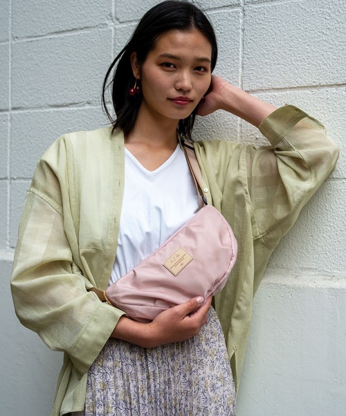 ACCOMMODE（アコモデ）の「シアーユースミニバッグ（ボディバッグ/ウエストポーチ・レディース・ブラック/ベージュ/カーキ・FREE）」の2枚目の写真