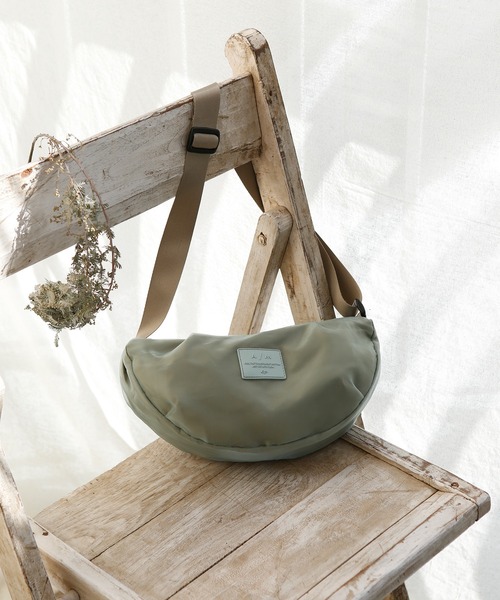 ACCOMMODE（アコモデ）の「シアーユースミニバッグ（ボディバッグ/ウエストポーチ・レディース・ブラック/ベージュ/カーキ・FREE）」の10枚目の写真