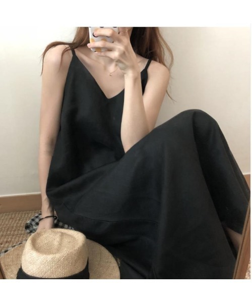 Ritzy（リッツィー）の「大人シルエット　ゆったりシルエットロング丈キャミソールワンピース（ワンピース・レディース・ブラック/ベージュ/サックスブルー・FREE）」の2枚目の写真