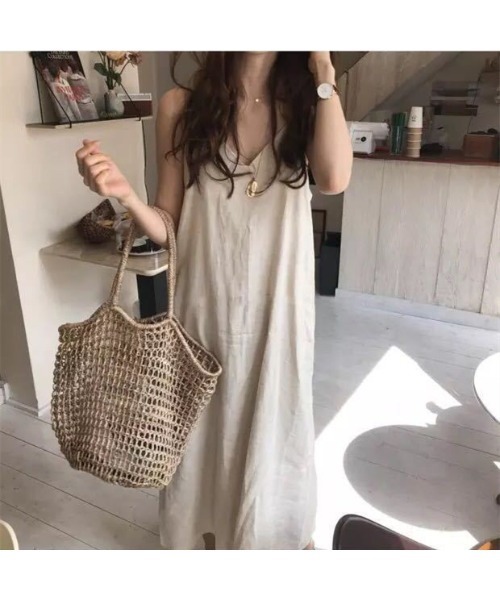 Ritzy（リッツィー）の「大人シルエット　ゆったりシルエットロング丈キャミソールワンピース（ワンピース・レディース・ブラック/ベージュ/サックスブルー・FREE）」の7枚目の写真