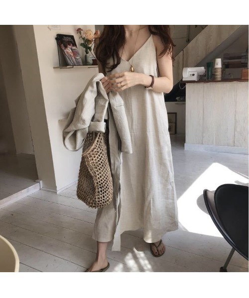 Ritzy（リッツィー）の「大人シルエット　ゆったりシルエットロング丈キャミソールワンピース（ワンピース・レディース・ブラック/ベージュ/サックスブルー・FREE）」の9枚目の写真
