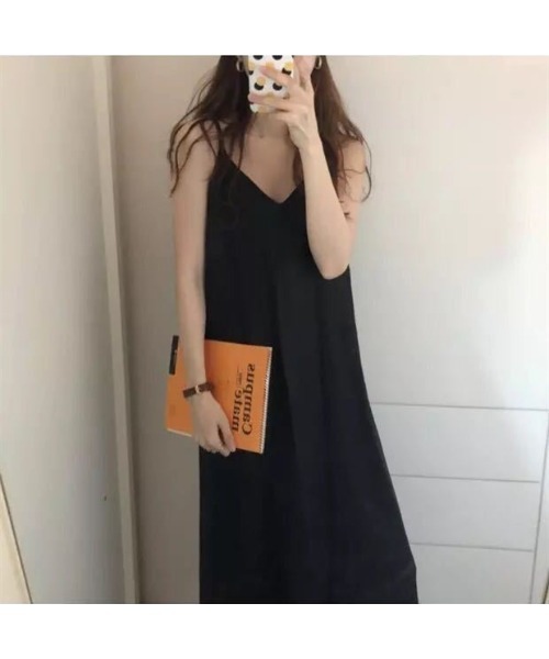 Ritzy（リッツィー）の「大人シルエット　ゆったりシルエットロング丈キャミソールワンピース（ワンピース・レディース・ブラック/ベージュ/サックスブルー・FREE）」の5枚目の写真