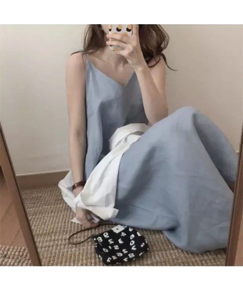 Ritzy（リッツィー）の「大人シルエット　ゆったりシルエットロング丈キャミソールワンピース（ワンピース・レディース・ブラック/ベージュ/サックスブルー・FREE）」の15枚目の写真