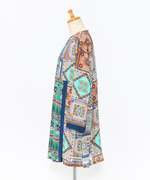 AS KNOW AS de base（アズノゥアズドゥバズ）の「花々を着るＴＮ（チュニック・レディース・ブラウン/グリーン・FREE）」の11枚目の写真