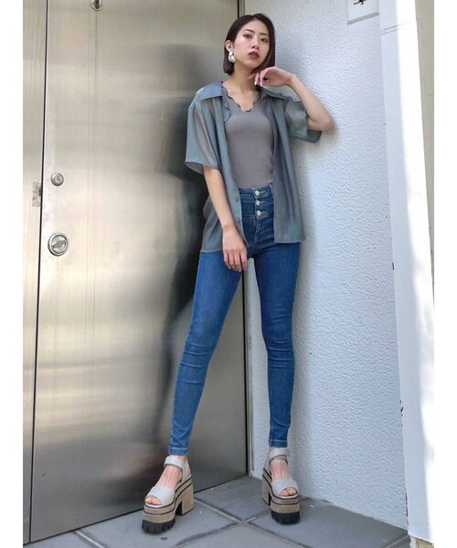 EMODA(エモダ)の「セミシアーシャツ(シャツ/ブラウス・レディース・ブラック/ピンク/ブルー/マスタード・FREE)」の5枚目の写真