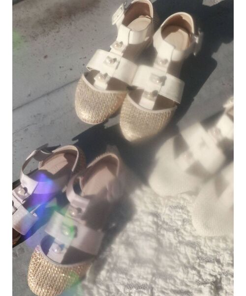 merry jenny（メリージェニー）の「箔グログランベルトシューズ（パンプス・レディース・オフホワイト/ベージュ・MEDIUM/LARGE）」の7枚目の写真