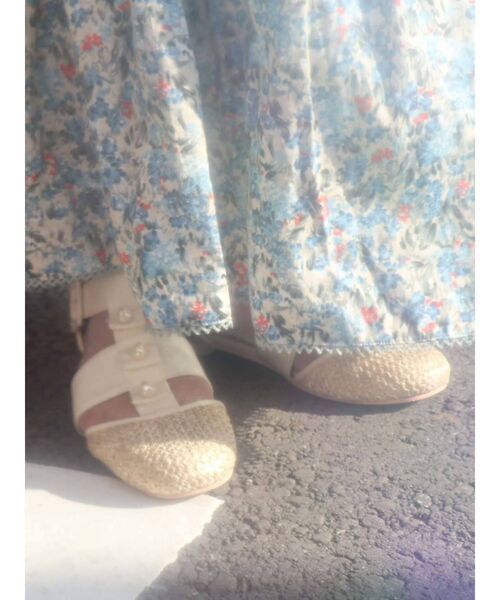 merry jenny（メリージェニー）の「箔グログランベルトシューズ（パンプス・レディース・オフホワイト/ベージュ・MEDIUM/LARGE）」の12枚目の写真