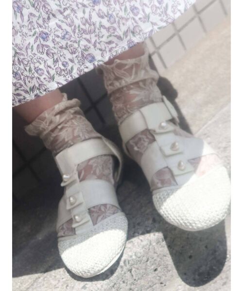 merry jenny（メリージェニー）の「箔グログランベルトシューズ（パンプス・レディース・オフホワイト/ベージュ・MEDIUM/LARGE）」の13枚目の写真