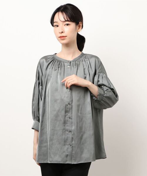 NATURAL BEAUTY BASIC（ナチュラルビューティーベーシック）の「【Petit LUXE】シルキーサテン2WAYブラウス（シャツ/ブラウス・レディース・グレー系その他/ベージュ/ラベンダー・SMALL/MEDIUM）」の5枚目の写真