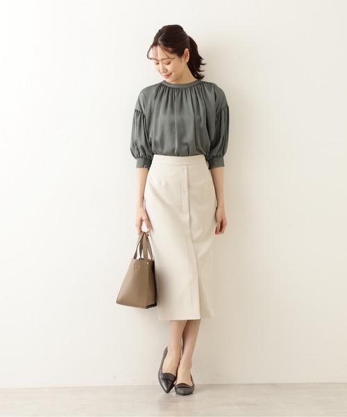 NATURAL BEAUTY BASIC（ナチュラルビューティーベーシック）の「【Petit LUXE】シルキーサテン2WAYブラウス（シャツ/ブラウス・レディース・グレー系その他/ベージュ/ラベンダー・SMALL/MEDIUM）」の7枚目の写真