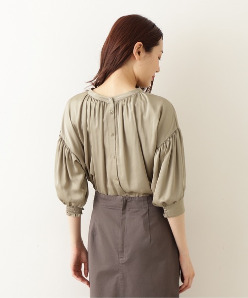 NATURAL BEAUTY BASIC（ナチュラルビューティーベーシック）の「【Petit LUXE】シルキーサテン2WAYブラウス（シャツ/ブラウス・レディース・グレー系その他/ベージュ/ラベンダー・SMALL/MEDIUM）」の16枚目の写真