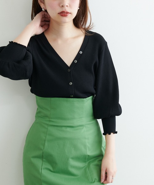 natural couture(ナチュラルクチュール)の「袖口メローショート丈リブカーデ(ニット/セーター・レディース・オフホワイト/ブラウン/ピンク/ブラック・FREE)」の1枚目の写真