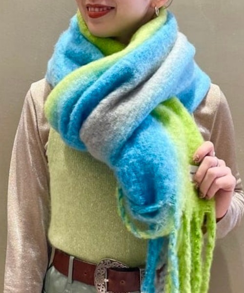 Ray BEAMS(レイビームス)の「Ray BEAMS / ビッグ ブークレ マフラー(マフラー・レディース・オレンジ/ブルー・ONE SIZE)」の15枚目の写真