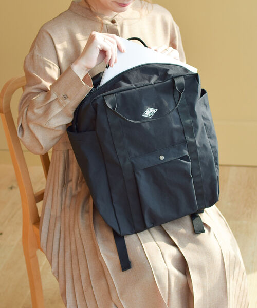 Ray BEAMS(レイビームス)の「【WEB限定】DANTON / スクエア バックパック(バックパック/リュック・レディース・ベージュ/ブラック・ONE SIZE)」の9枚目の写真