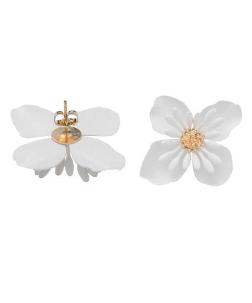 Newlyme（ニューリーミー）の「マットフラワーピアスｏｒイヤリング（ピアス（両耳用）・レディース・ホワイト/ホワイト系その他・FREE）」の2枚目の写真