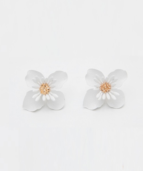 Newlyme（ニューリーミー）の「マットフラワーピアスｏｒイヤリング（ピアス（両耳用）・レディース・ホワイト/ホワイト系その他・FREE）」の10枚目の写真