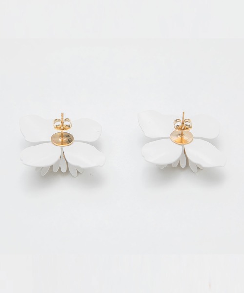 Newlyme（ニューリーミー）の「マットフラワーピアスｏｒイヤリング（ピアス（両耳用）・レディース・ホワイト/ホワイト系その他・FREE）」の6枚目の写真