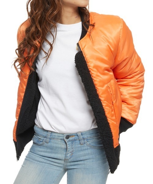 RVCA(ルーカ)の「RVCA レディース HOTH MA-1 JACKET ジャケット【2021年秋冬モデル】/ルーカリバーシブルボアブルゾン(ブルゾン・レディース・ブラック/ナチュラル/スカイブルー・X-SMALL/SMALL)」の5枚目の写真