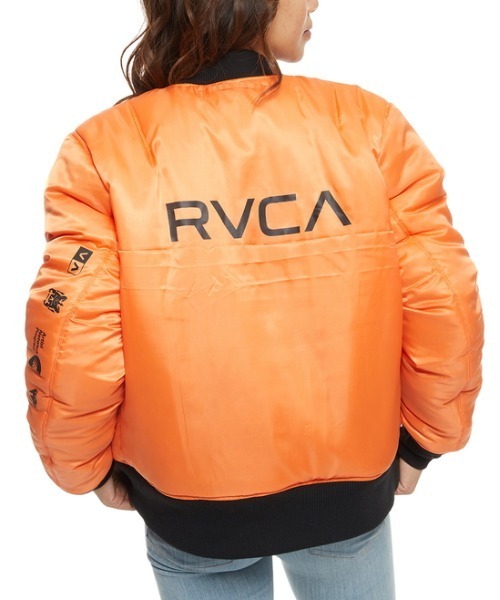 RVCA(ルーカ)の「RVCA レディース HOTH MA-1 JACKET ジャケット【2021年秋冬モデル】/ルーカリバーシブルボアブルゾン(ブルゾン・レディース・ブラック/ナチュラル/スカイブルー・X-SMALL/SMALL)」の7枚目の写真