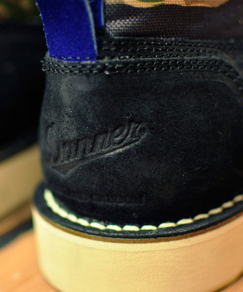 Danner X-LARGEチャッカブーツ Danner（ダナー）の「XLARGE×Danner 3 HOLE CHAKKA / ダナー