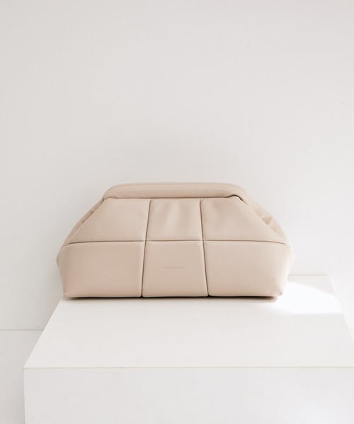 ADD CULUMN(アドカラム)の「【ADD CULUMN】PUFF - CLUCTH(クラッチバッグ・レディース・ブラック/オフホワイト・FREE)」の1枚目の写真