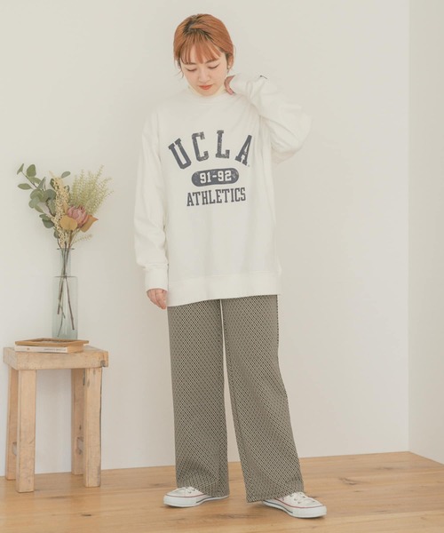 ITEMS URBANRESEARCH（アイテムズ アーバンリサーチ）の「UCLA ロゴスウェット（スウェット・メンズ・ベージュ/パープル/オフホワイト・MEDIUM/LARGE）」の21枚目の写真