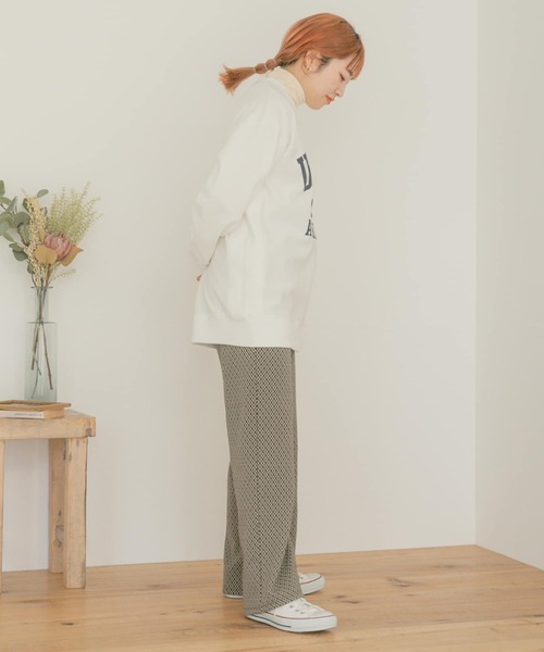 ITEMS URBANRESEARCH（アイテムズ アーバンリサーチ）の「UCLA ロゴスウェット（スウェット・メンズ・ベージュ/パープル/オフホワイト・MEDIUM/LARGE）」の20枚目の写真