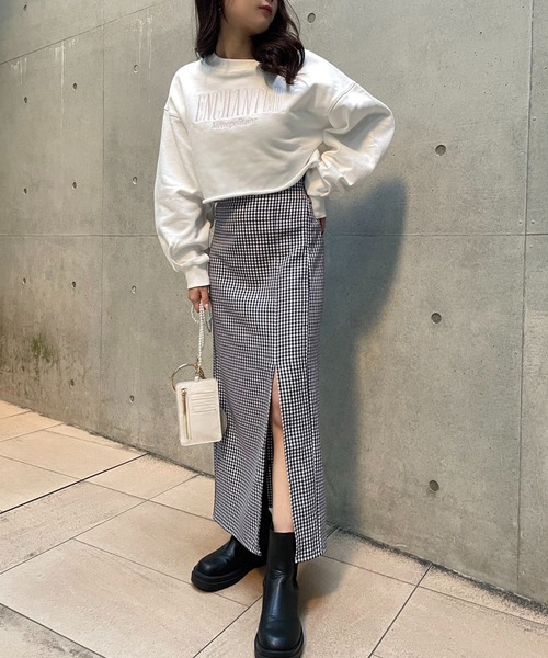 one after another NICE CLAUP(ワンアフターアナザーナイスクラップ)の「ショート刺繍スウェット(スウェット・レディース・オフホワイト/オートミール/ブルー/ライトピンク・FREE)」の15枚目の写真