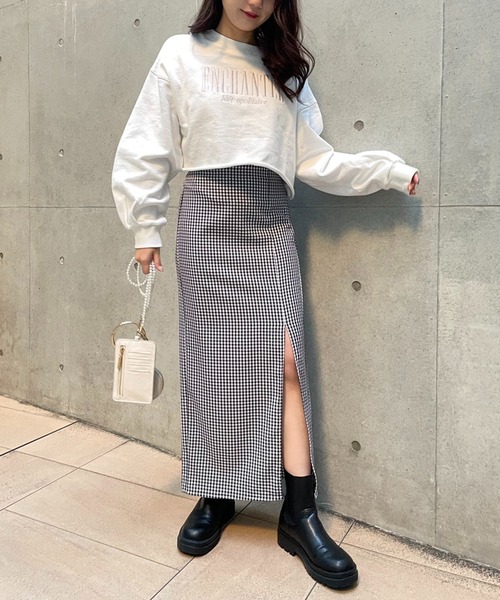 one after another NICE CLAUP(ワンアフターアナザーナイスクラップ)の「ショート刺繍スウェット(スウェット・レディース・オフホワイト/オートミール/ブルー/ライトピンク・FREE)」の16枚目の写真