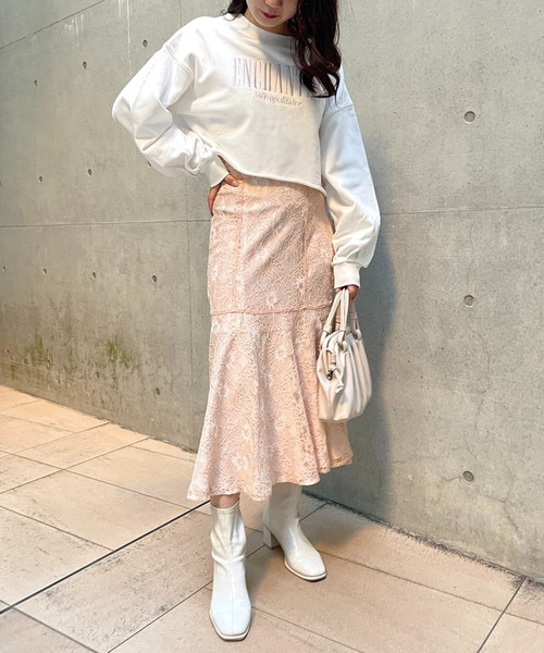 one after another NICE CLAUP(ワンアフターアナザーナイスクラップ)の「ショート刺繍スウェット(スウェット・レディース・オフホワイト/オートミール/ブルー/ライトピンク・FREE)」の10枚目の写真