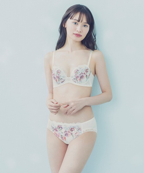 WING（ウイング）の「ブラジャー　重力に負けないバストケアBra　気軽にバストケア　背中すっきり C-Dcup（ブラジャー・レディース・アイボリー/グレイッシュブルー/グレー/ライトピンク/ネイビー・C65/C70/C80/D75/D80/C75/D70/D65/D85/C85）」の8枚目の写真