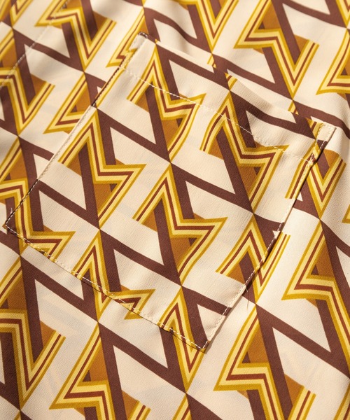 SlashDate（スラッシュデイト）の「レトロデザイン総柄プリントドレープシャツ/とろみシャツ/オーバーサイズシャツ/幾何学柄（シャツ/ブラウス・メンズ・ブラック/ベージュ/ブラウン・M/L）」の8枚目の写真