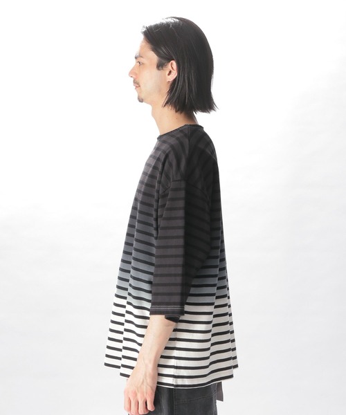 UNSTUDIED（アンスタディード）の「[UNSTUDIED]ネックボーダー段染めTシャツ（Tシャツ/カットソー・メンズ・カーキ/チャコール・MEDIUM/LARGE）」の6枚目の写真