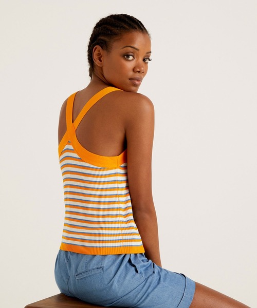 BENETTON (UNITED COLORS OF BENETTON)（ベネトンユナイテッドカラーズオブベネトン）の「バッククロスタンクトップ（タンクトップ・レディース・ホワイト×ブルー/ホワイト系その他/オレンジ・SMALL/MEDIUM/LARGE/X-SMALL）」の4枚目の写真