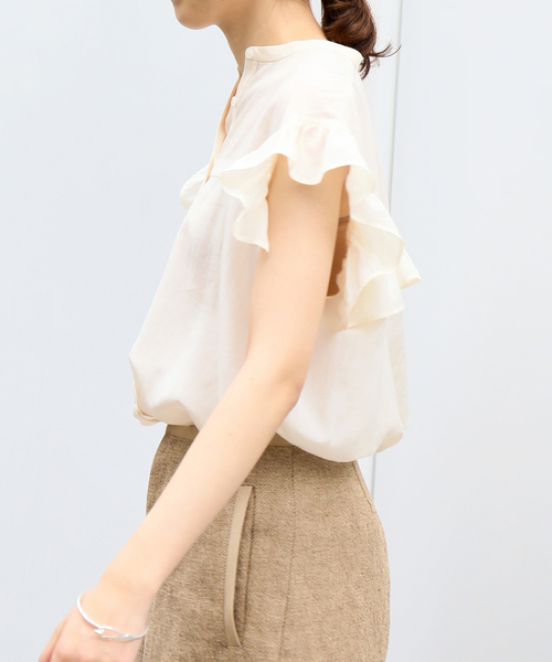 IENA（イエナ）の「ローンフリルブラウス（シャツ/ブラウス・レディース・ホワイト/ブラック/ブルー・FREE）」の9枚目の写真